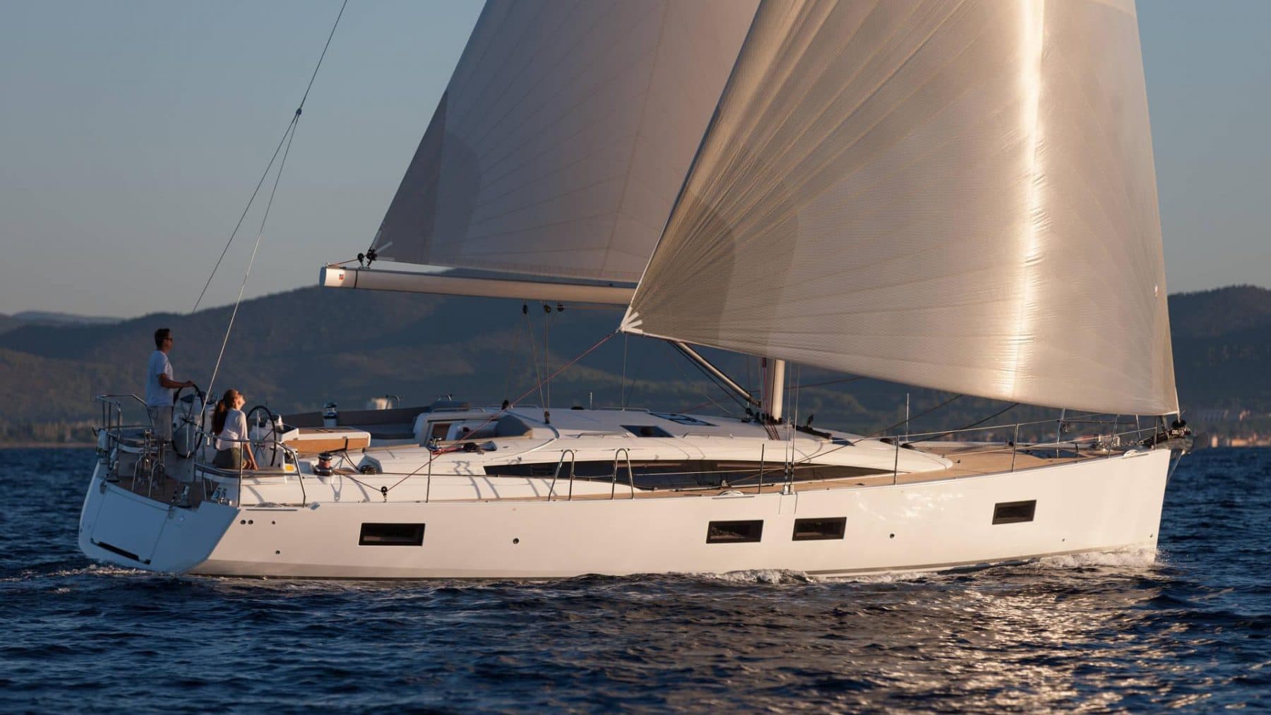 Recovery Room 50’5″ Jeanneau 51