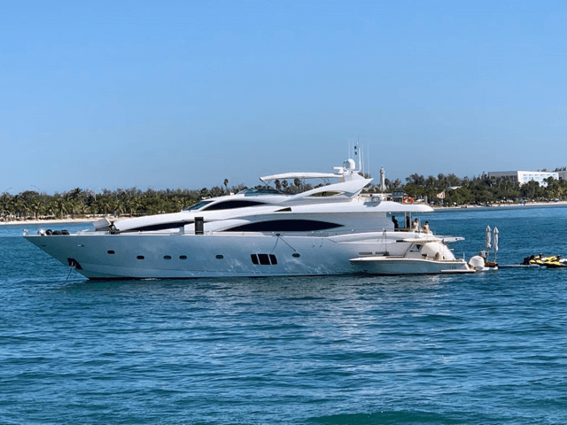 YCM105 105′ Sunseeker