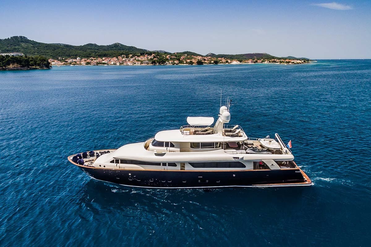 Ferretti Navetta Luxury Charter