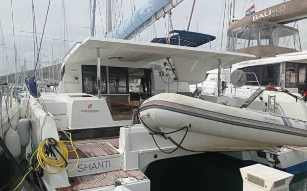 Fountaine Pajot Lucia 40
