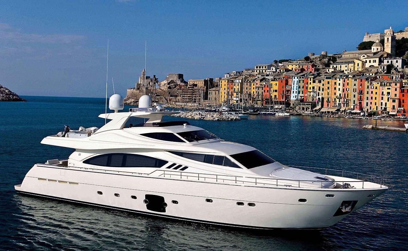 Ferretti 881