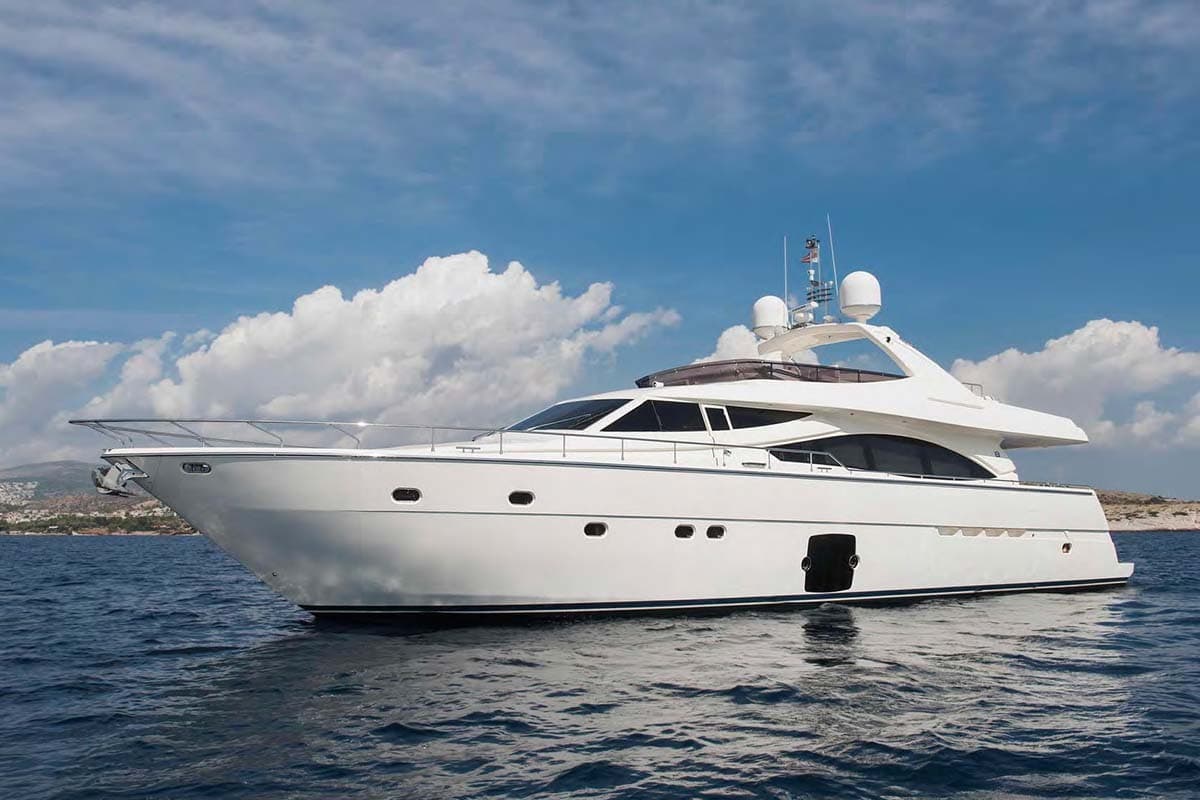 Ferretti 830