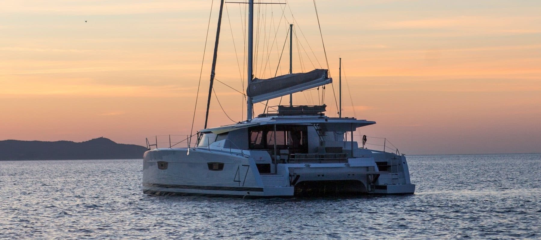 Dark Star 46′ Fountaine Pajot Saona 47